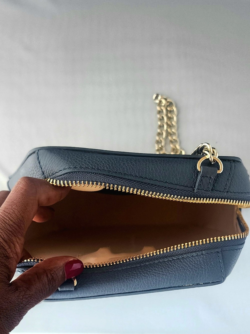BEE & KIN 'SIDEKICK' Blue Hexagon Crossbody with Gold Chain Strap - Picture 8 of 8